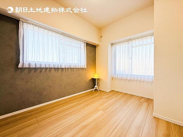 【洋室】※家具付き販売となりますが、小物類やボールランプは付属しません。