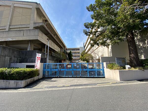 吹田市立片山小学校（383m）