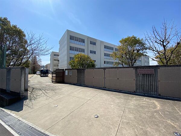 吹田市立片山中学校（1308m）