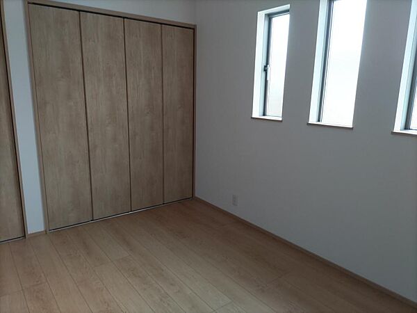 2階各部屋には十分な収納を確保しています