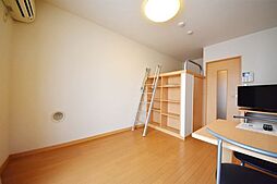 東武伊勢崎線 獨協大学前駅 徒歩4分の賃貸マンション 1階1Kのリビング/ダイニング