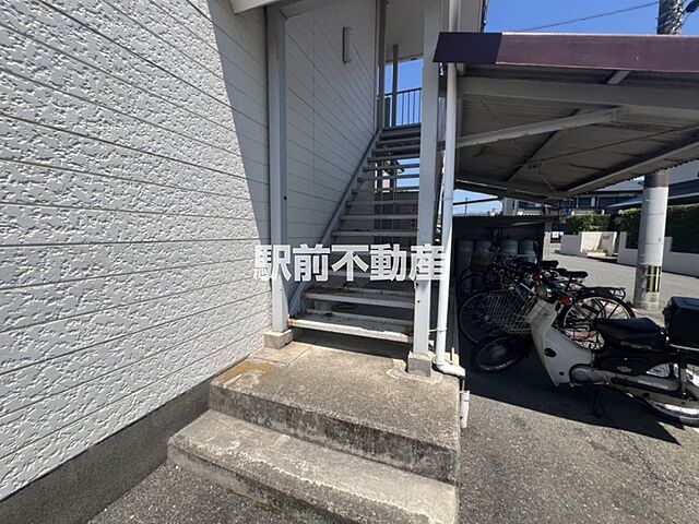 8 / 9