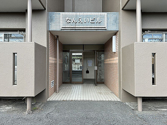 4 / 9