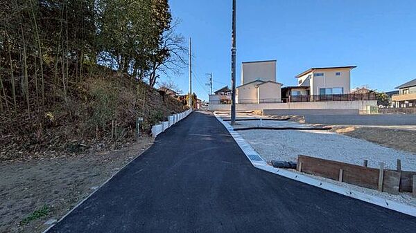 ＊前面道路　西向き＊