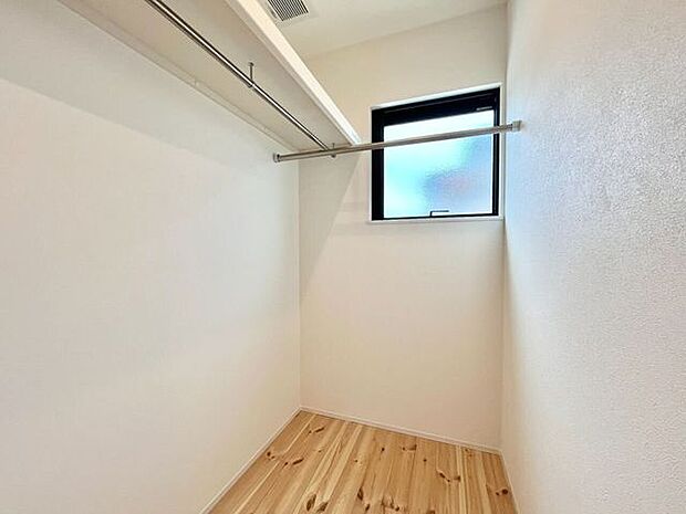*5.25帖洋室クローゼット*※AI加工を施しております。