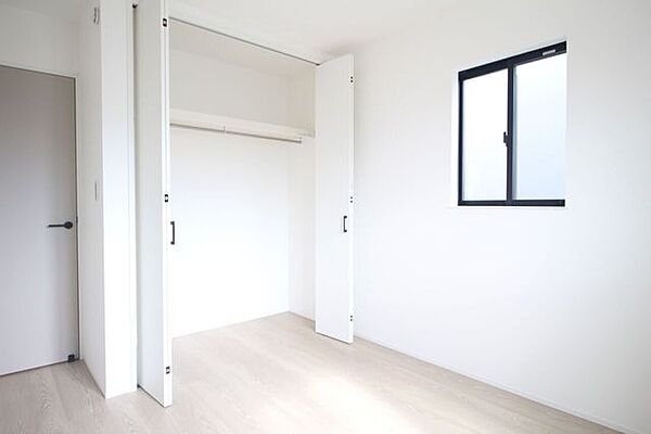 ＊5.1帖　南西側洋室＊家具消し加工を施しております。