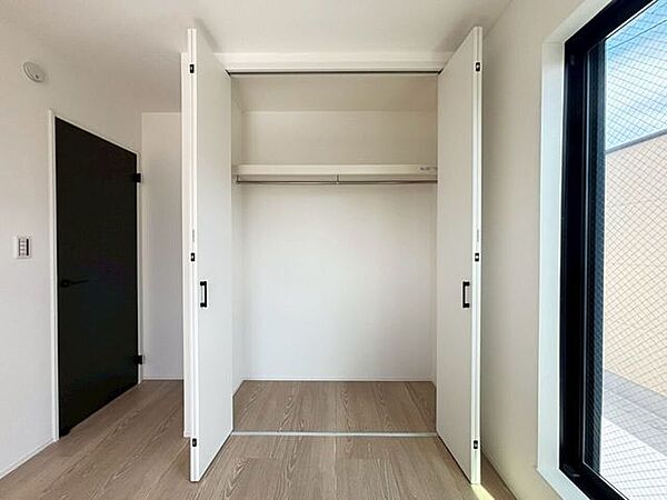 ＊5.1帖洋室収納＊
