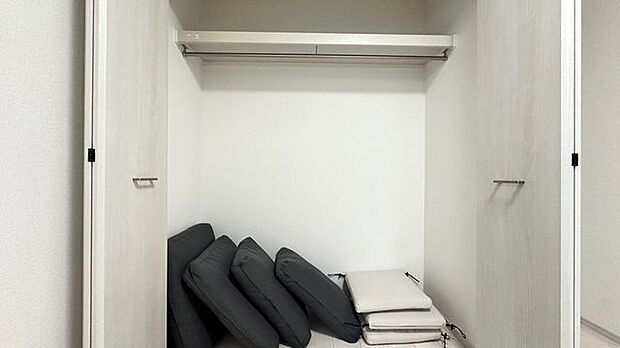 *南側5.1帖洋室*