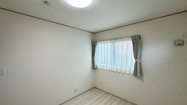 *北側5.1帖洋室*