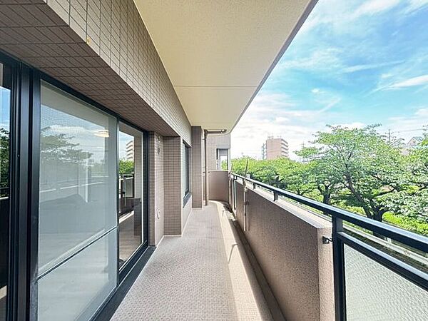 ＊バルコニー＊※AI加工を施しております。