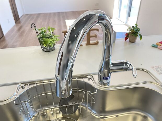 タッチレスセンサー付き浄水器！キッチンで洗い物用・料理用と切り替え簡単！キッチンワークをより快適にします！ 