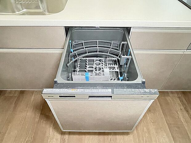 後片付けもラクラク、家事の時間短縮の食器洗浄乾燥機です。 
