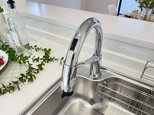 タッチレスセンサー付き浄水器！キッチンで洗い物用・料理用と切り替え簡単！キッチンワークをより快適にします！ 