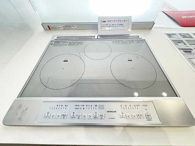 IHクッキングヒーターは天板の調理面がフラットなので調理後はサッと一拭きするだけ！お掃除ラクラク。  