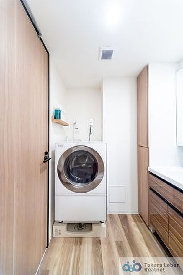 洗面室に洗濯機置場があるため、風雨の影響を受けない洗濯機自体も長持ちできます。夏冬も快適に家事ができそうですね。