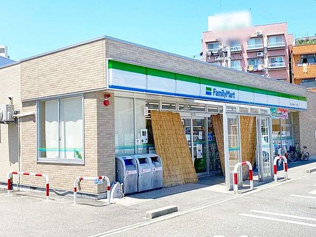 ファミリーマート富山中央通り二丁目店 徒歩4分。 250m