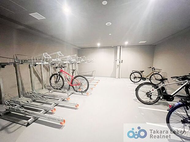 日常の移動手段の一つである自転車を快適にご利用いただくために、エレベーターに近い場所に駐輪場を設けました。