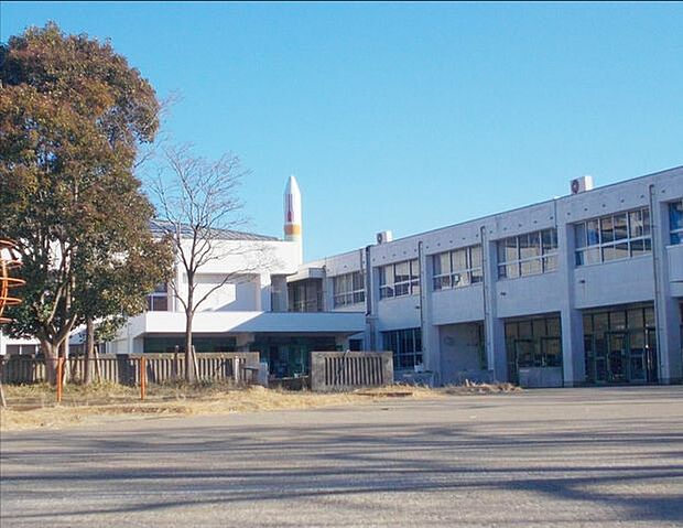 つくば市立吾妻小学校 徒歩9分。 720m