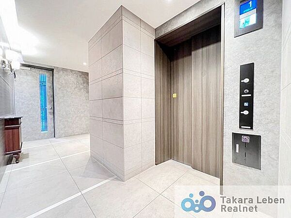 お買い物でたくさんの荷物を持っている時や、仕事でクタクタに疲れている時など、階段で1段ずつ上がるのは大変。そんな時にも便利なエレベーター付きの物件です。