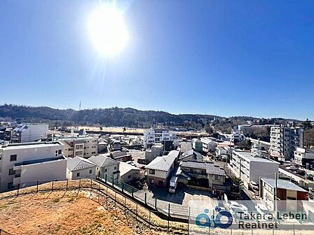 仙台大手町丘上に佇む本マンションならではの景色が広がり、四季の移ろいを身近に感じる開放的な眺望です。