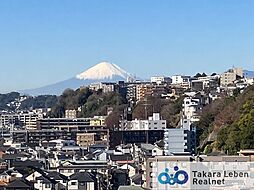 心を奪う開放感、バルコニーから望む富士山