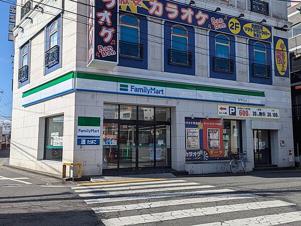 ファミリーマート坂戸駅北口店 徒歩1分。 80m