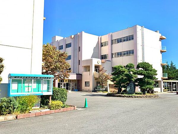 坂戸市立坂戸中学校 徒歩17分。 1360m