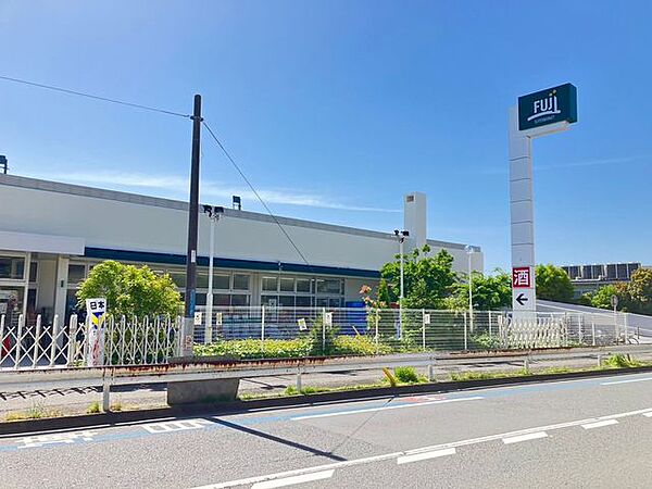 Fuji鵠沼店 徒歩3分。 170m