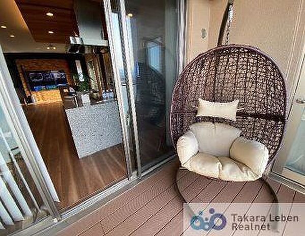 爽やかな風が吹き、採光にも恵まれてますので思わずお部屋の外へ出たくなる、そんなバルコニーです。心地良さに包まれ、日々の暮らしをより鮮やかに彩ります。
