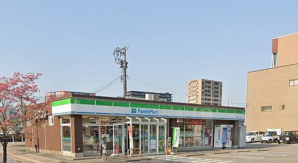 ファミリーマート高岡駅南一丁目店 徒歩4分。 280m