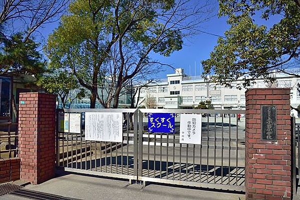 江戸川区立上小岩小学校 徒歩2分。 130m
