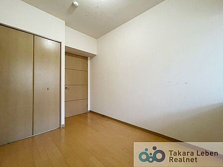 多目的に活用できる洋室は、家族構成やライフスタイルの変化にも対応。居室として幅広く使えます。