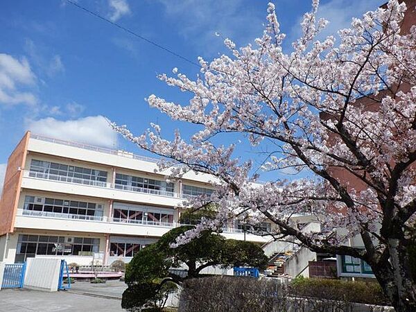 久喜市立桜田小学校 徒歩12分。 900m