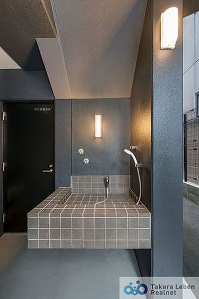 共有部のペット足洗い場。大切なペットを綺麗にしてから一緒にお部屋に行けます。