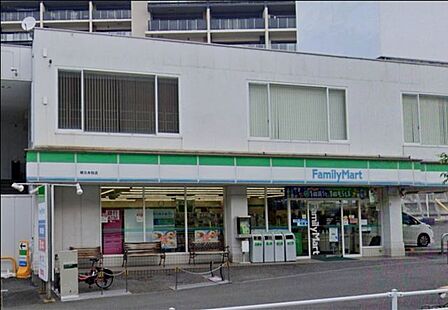 ファミリーマート横浜本牧店 徒歩2分。 150m