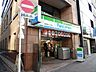周辺：ファミリーマート飯田橋二丁目店 徒歩6分。 450m