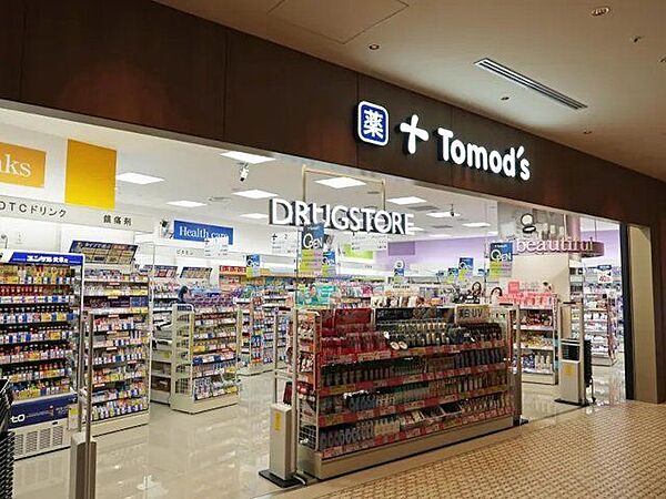 トモズ東京ミッドタウン店 徒歩8分。 570m