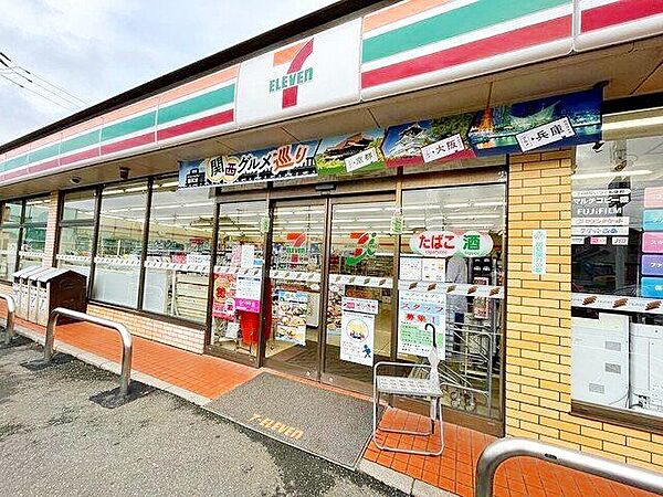 セブンイレブン流山セントラルパーク店 徒歩8分。 580m