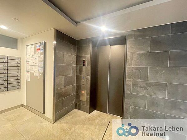 お買い物でたくさんの荷物を持っている時や、仕事でクタクタに疲れている時など、階段で1段ずつ上がるのは大変。そんな時にも便利なエレベーター付きの物件です。