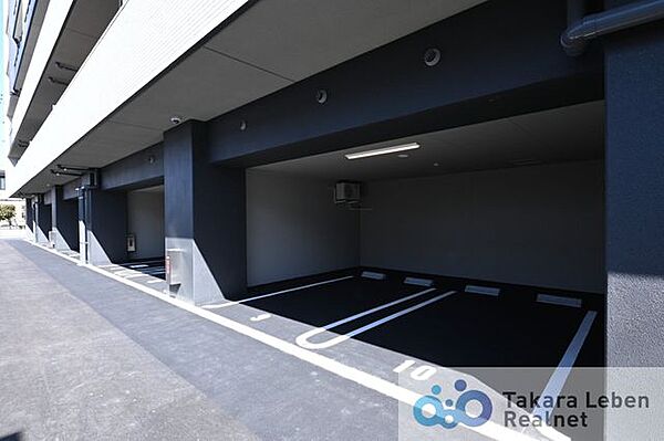 敷地内駐車場/平置き（車種制限有/使用細則要確認）