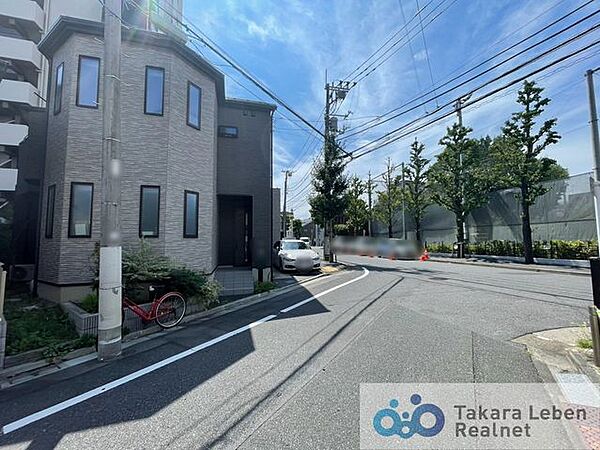前面道路含む外観