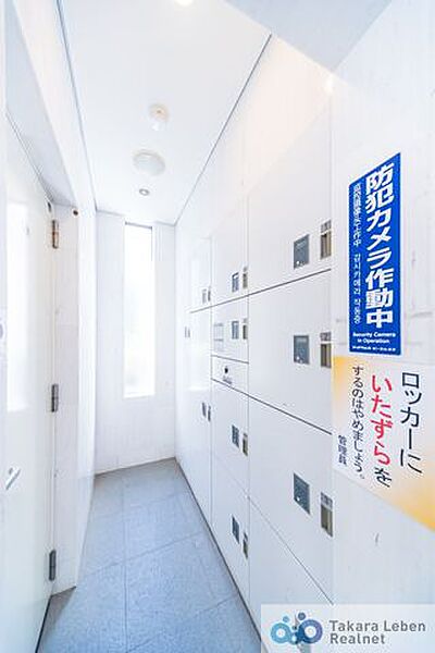 不在時の荷物の受け取りに便利な宅配ボックス。再配達依頼時の休日の時間の拘束から解放されます。