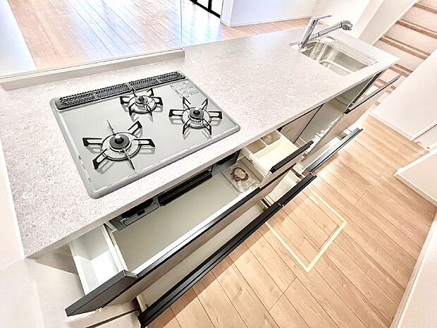 使いやすさを優先したスライド式収納タイプ!