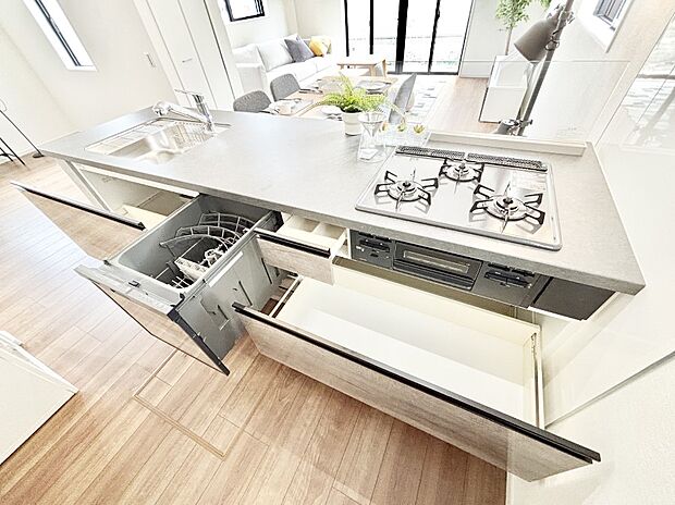 使いやすさを優先したスライド式収納タイプ！