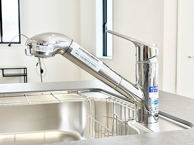 いつでも清潔なおいしいお水を。一つの水栓で水道水と浄水を使い分け。