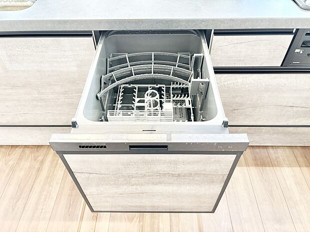 面倒なお片づけは食洗機にお任せ！家事の負担が減って、時間にも気持ちにもゆとりができます。