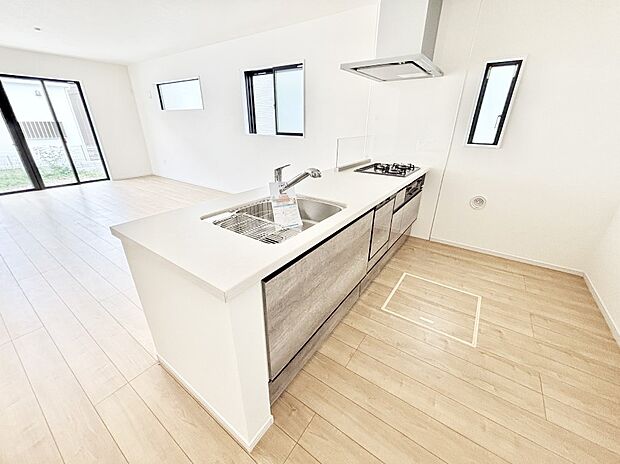 料理をしながらご家族との会話を楽しめる対面カウンターキッチン