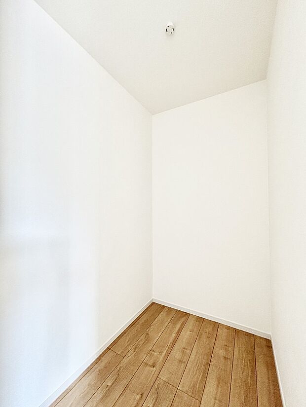 ウォークインクローゼットの活用で生活空間スッキリ