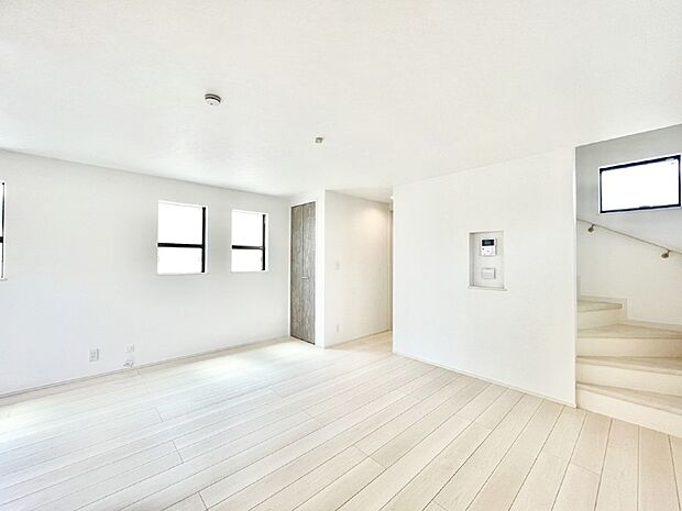 あると嬉しいリビング収納付き！散らかりがちなLDKもスッキリ片付きますね