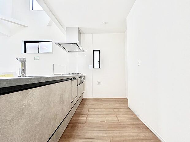 広々とした使い勝手の良いキッチンで日々のお料理も楽しくなりそう